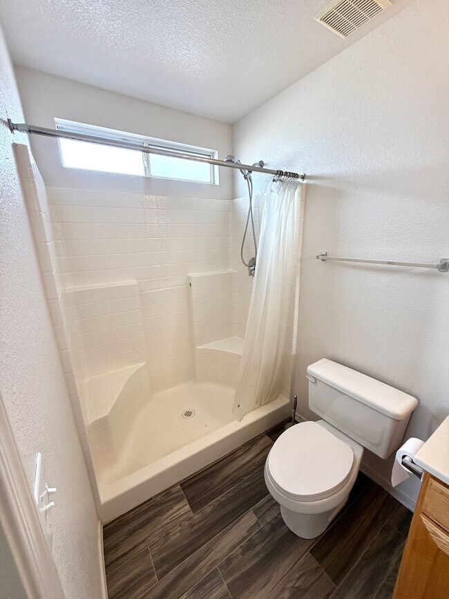 Building Photo - Charming 3-Bedroom Home Near Rotary Park for Rent!