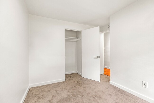 Building Photo - 3 bedroom 1.75 bath House