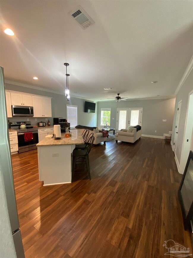 Building Photo - 607 W Belmont St