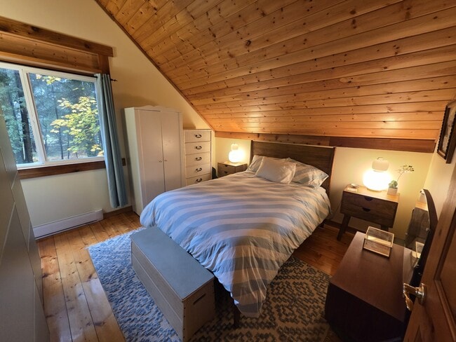 Building Photo - 713 Claire Ln