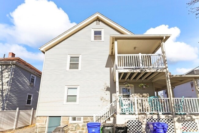 Building Photo - 1004 South St