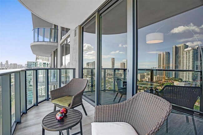 Building Photo - 121 NE 34th St