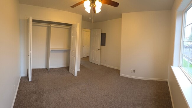 Building Photo - LEASE TAKEOVER - 3 Bed, 1.5 bath townhome available in the Vallinda Community