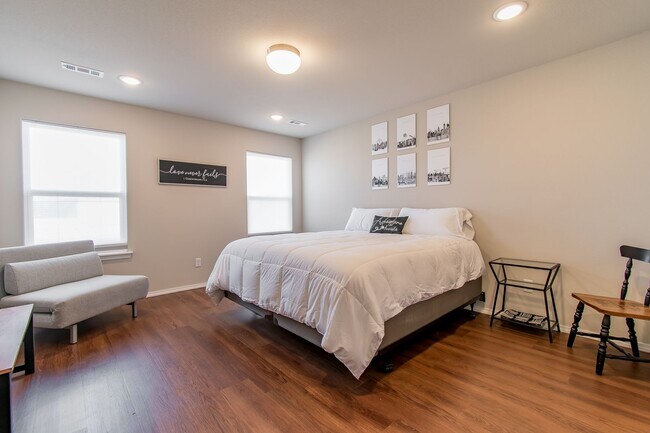 Building Photo - Well-Kept 4-bedroom 2 bath Home in Lowell! GREAT Location!