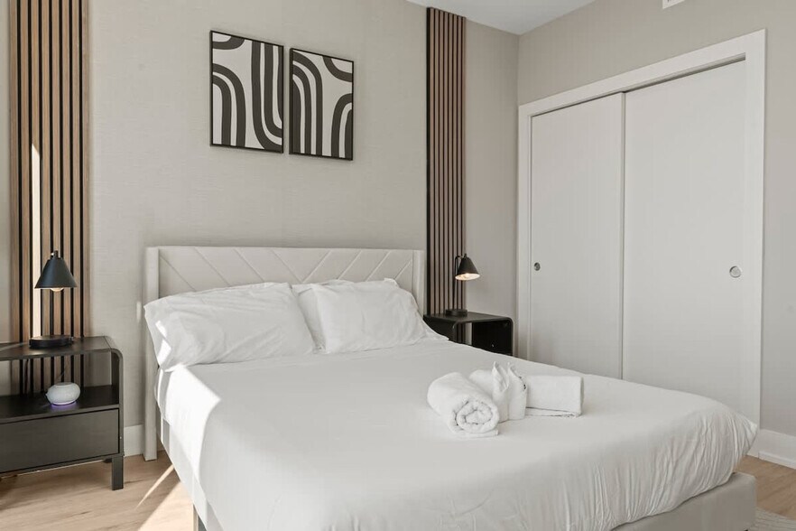 Building Photo - 901 Canal St