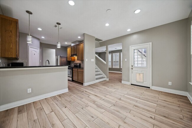 Building Photo - 7403 Hollister Ridge