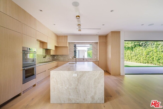 Building Photo - 4087 Kraft Ave