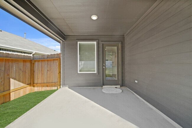 Building Photo - 210 Bella Wy