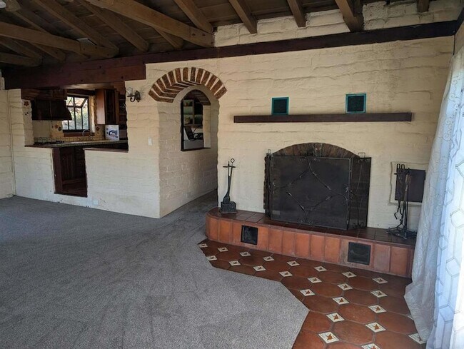 Building Photo - 9738 Lakeview Rd