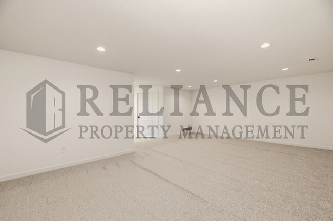 Building Photo - 5247 N Pinecrest Ct