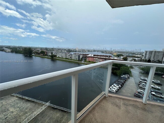 Building Photo - 1351 NE Miami Gardens Dr