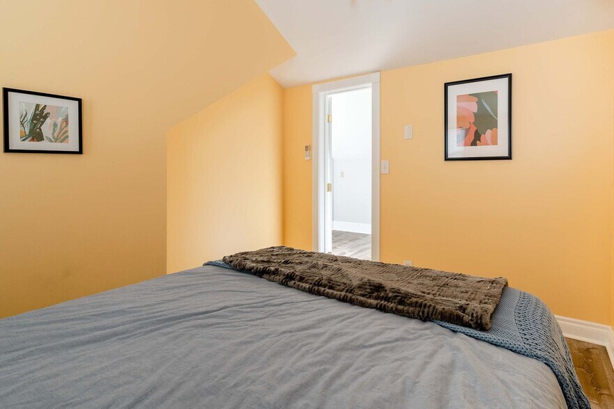 Building Photo - 4004 SE Division St