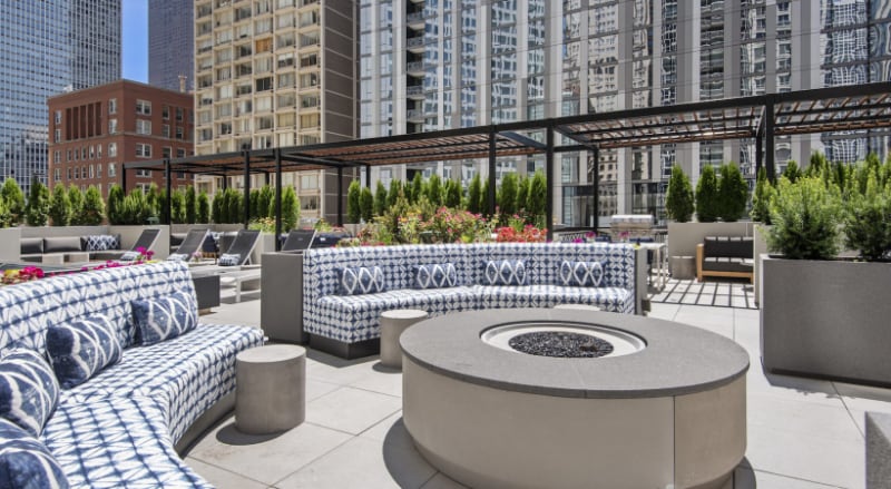 Building Photo - 5 E Delaware Pl