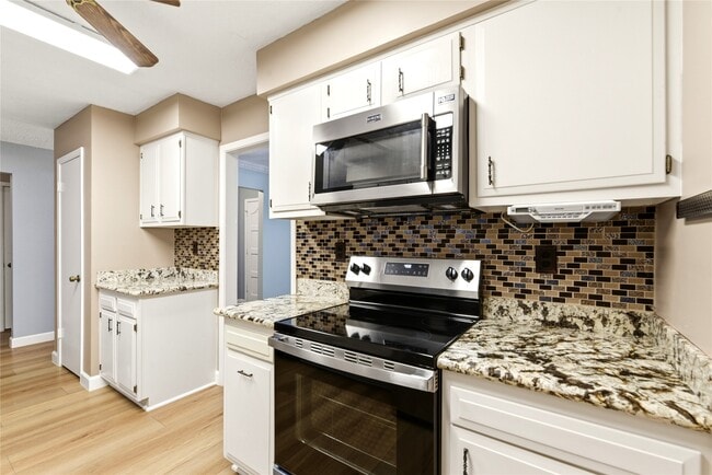 Building Photo - 6009 Leafwood Cir