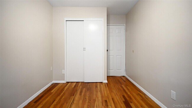 Building Photo - 3610 Baychester Ave