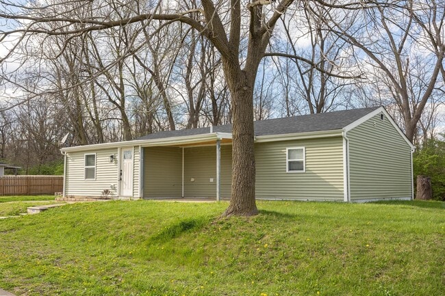 Building Photo - 1810 Tanis Dr