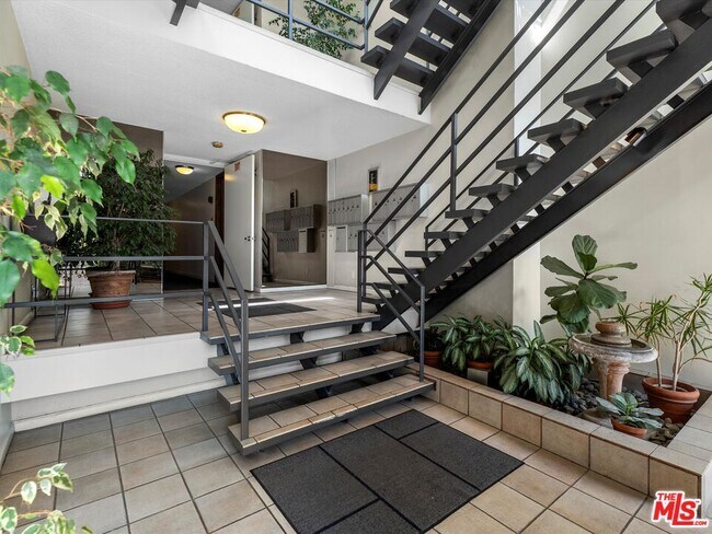 Building Photo - 7949 Selma Ave