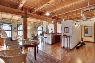 Building Photo - 400 N 1st St