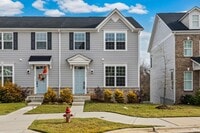 Building Photo - Like new 3-bed, 2.5 bath townhome in Cramerton Mills Parkway!