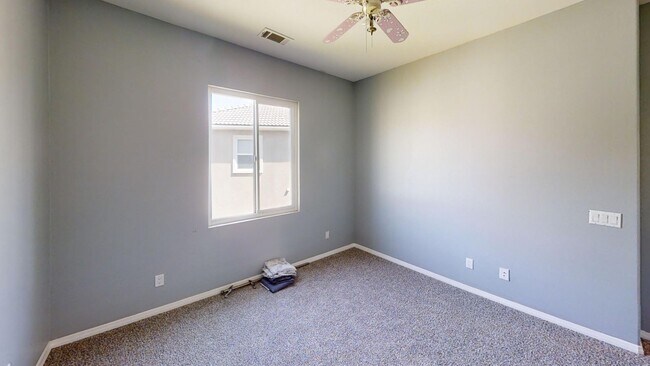 Building Photo - 4 bedroom 3 bath Fairway Canyon Home