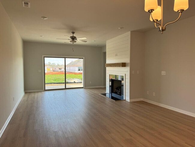 Building Photo - 12660 Whitcomb Cir