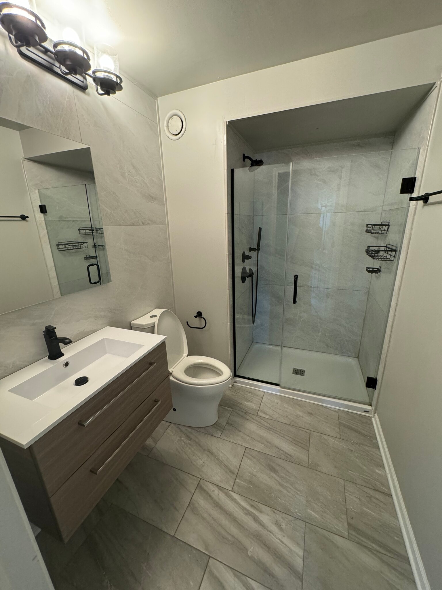 Building Photo - 345 N La Salle Dr