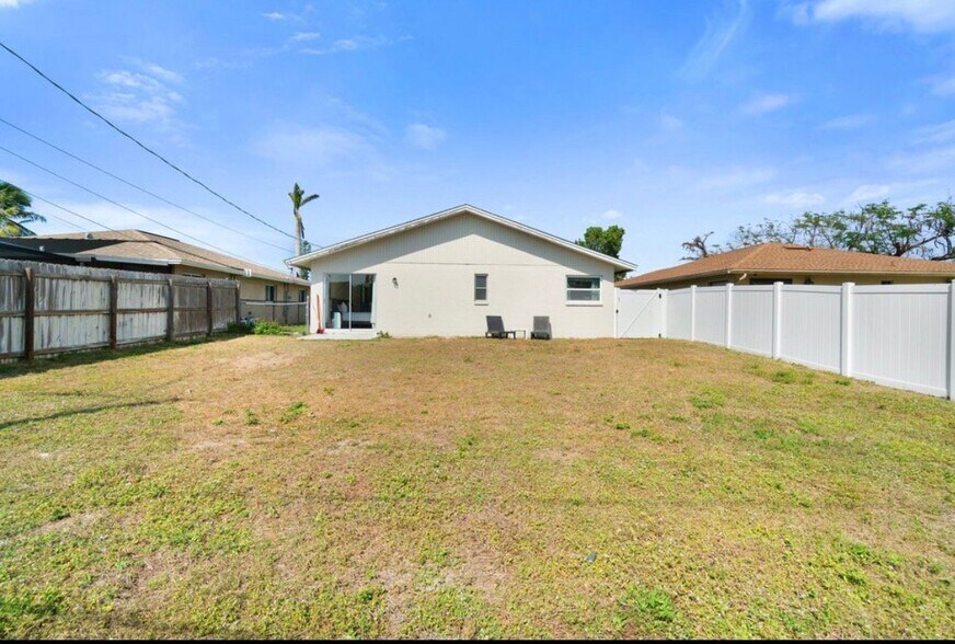 Building Photo - 646 99th Ave N