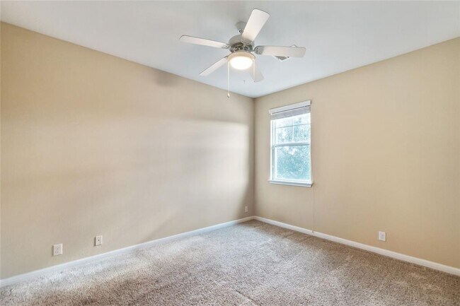 Building Photo - 13400 Briarwick Dr