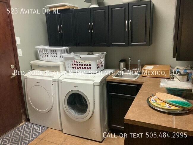 Building Photo - 523 Avital Dr NE
