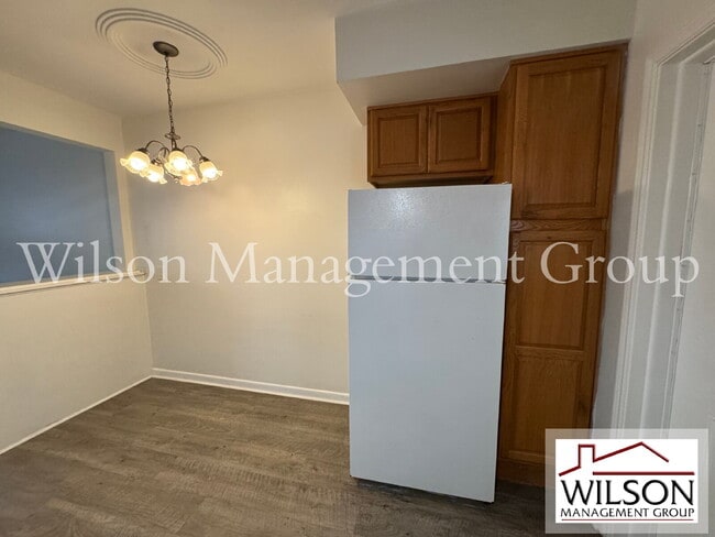 Building Photo - 210 E Yale St