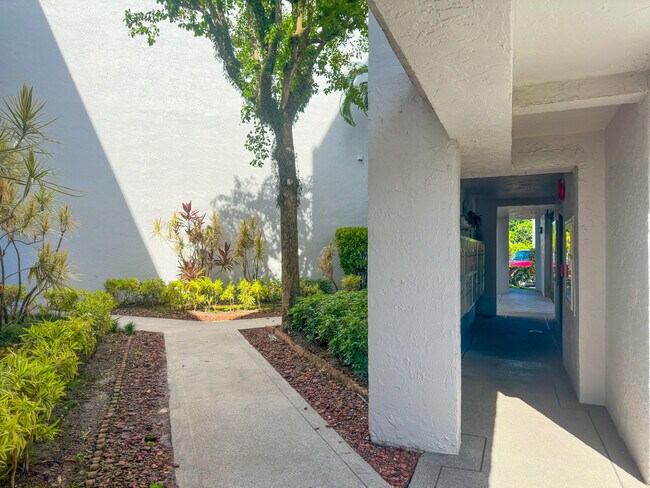 Building Photo - 6850 10th Ave N