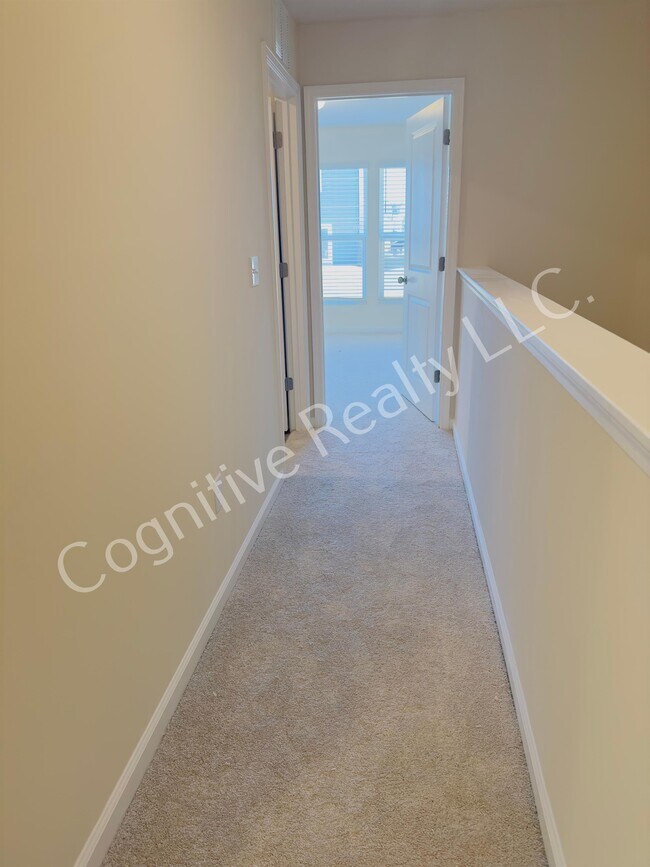 Building Photo - 819 McKenzie Pk Ter