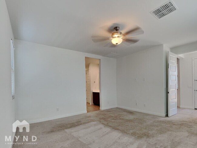 Building Photo - 17027 W Echo Ln