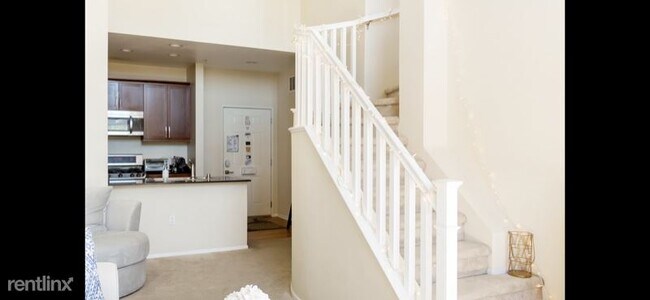 Building Photo - 2 br, 1 bath Condo - 1440 Scholarship