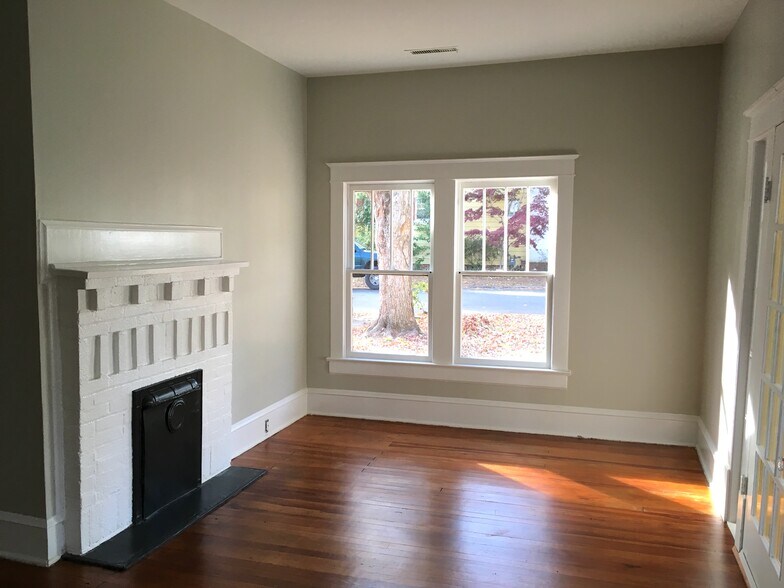 Building Photo - 2331 Englewood Ave