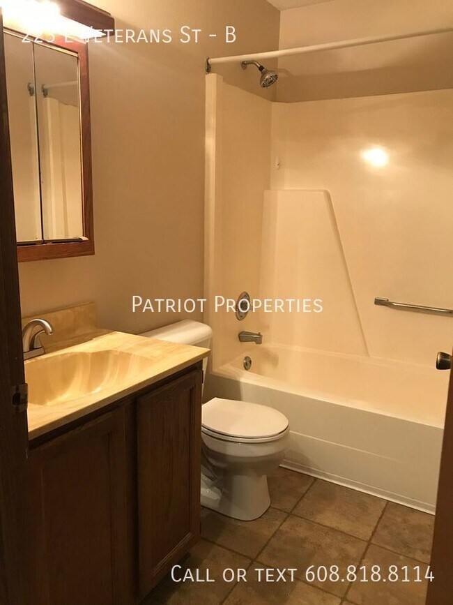 Building Photo - 2 bedroom/ 1 bath apartment in Tomah, WI