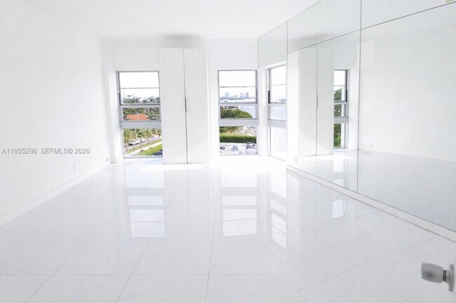 Building Photo - 880 NE 69th St