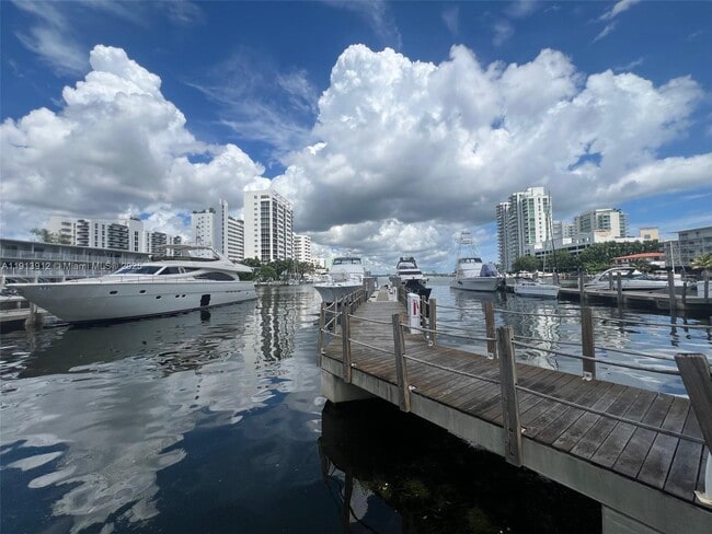 Building Photo - 7910 Harbor Island Dr