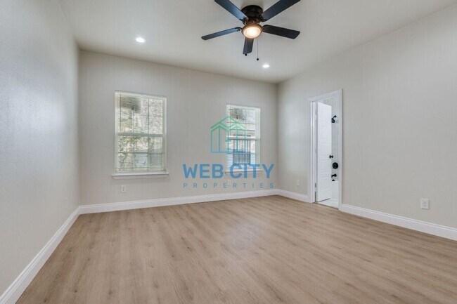 Building Photo - 4900 Leland Ave