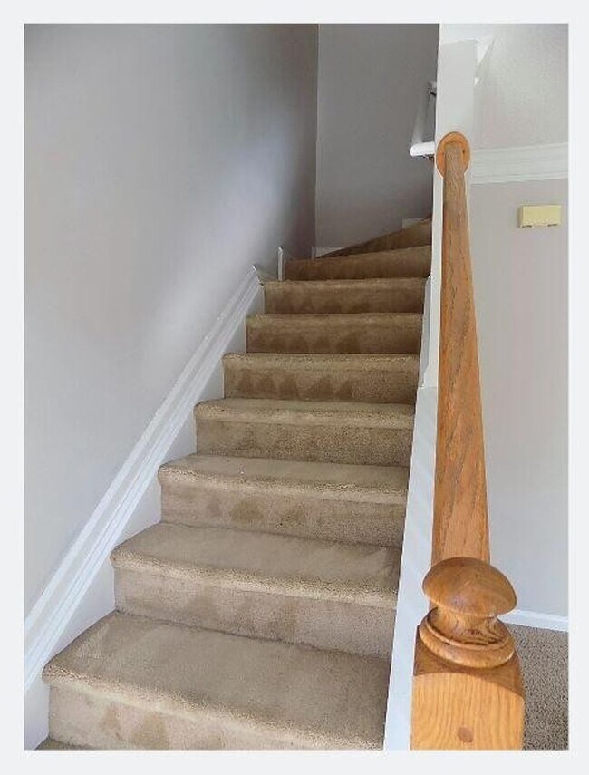 Building Photo - Spacious Condo with Expansive Pond Views