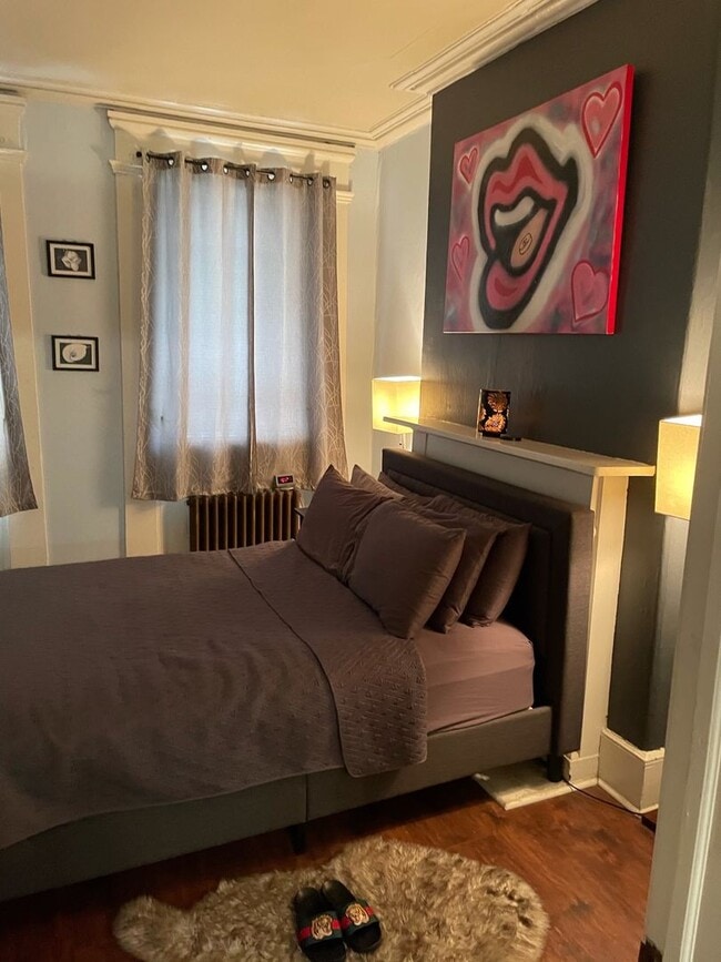 Building Photo - 629 Catharine St