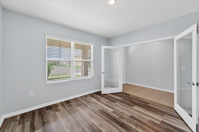 Building Photo - Stunning 5 bed/ 2 bath