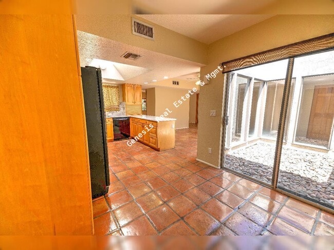Building Photo - 4741 Calle Elegante