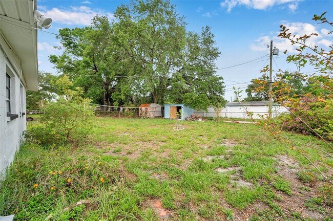 Building Photo - 209 Southeast Jefferson Cir N