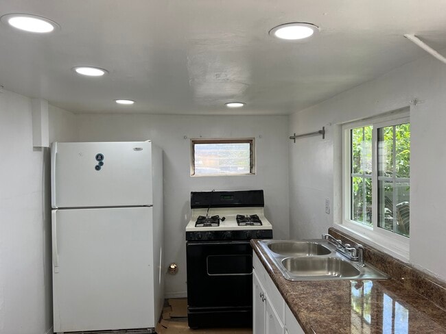 Building Photo - 1437 Highland Ave