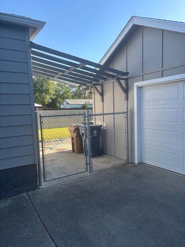 Back Porch - 1823 N Nelson St