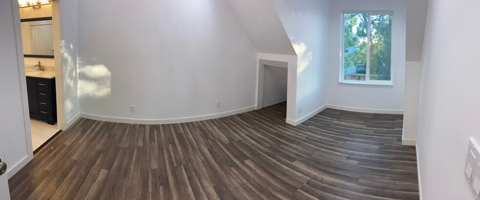 Upstairs bedroom - 210 Burney St