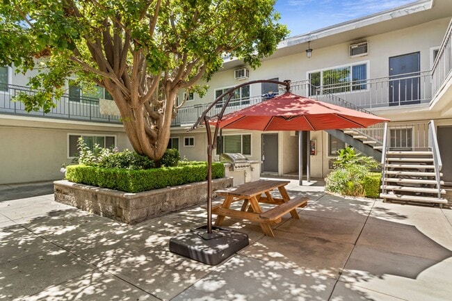 Building Photo - 2801 Orchard Ave