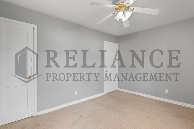 Building Photo - 3627 E 10th St N