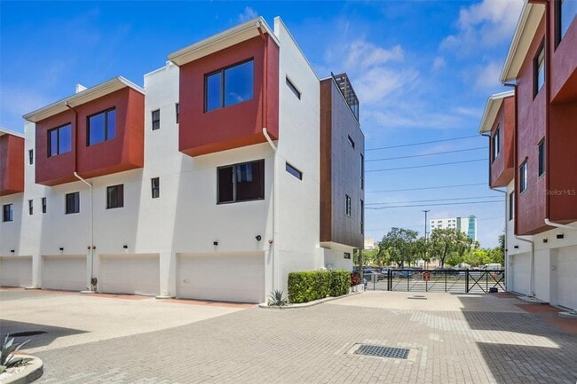 Building Photo - 810 2nd Ave N
